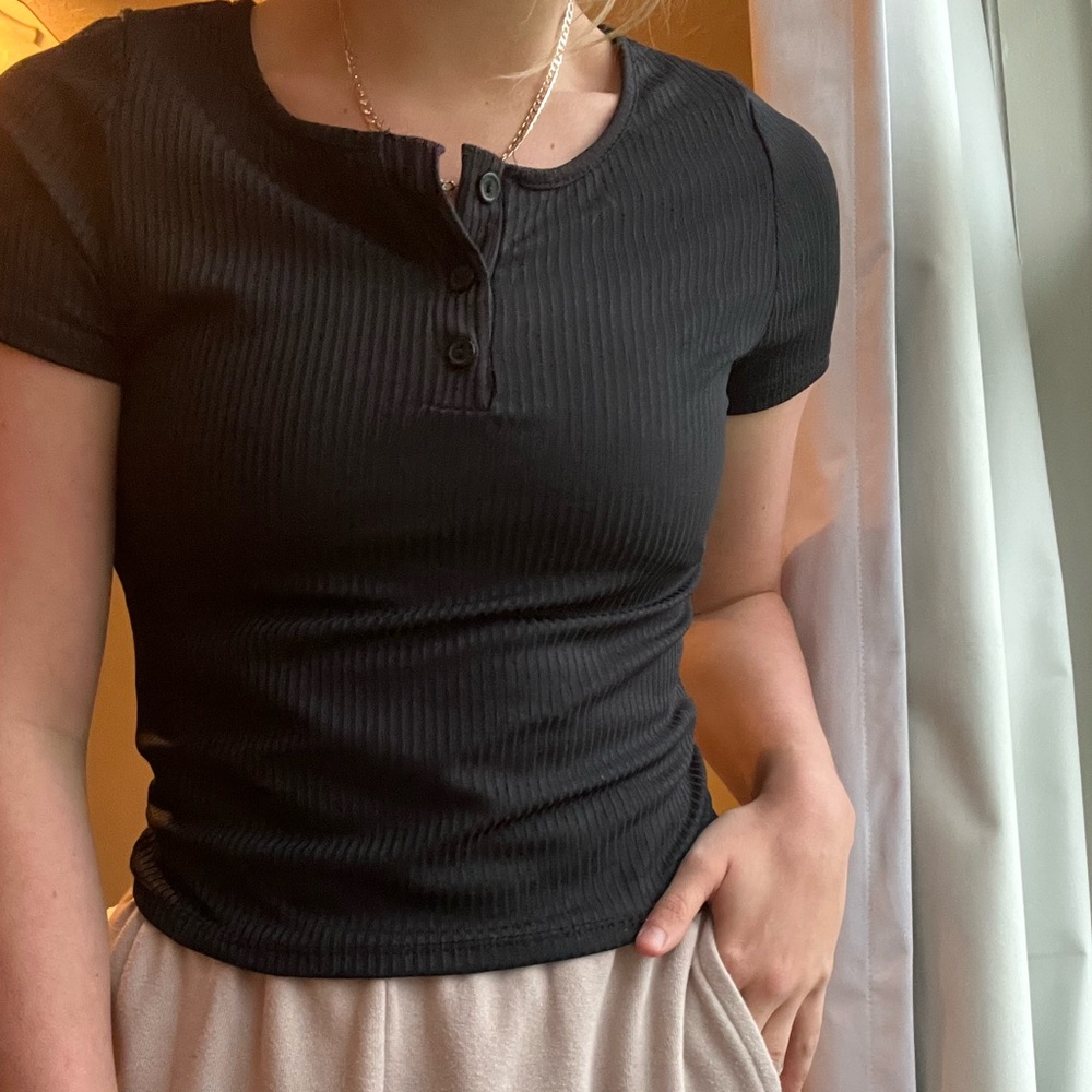 black ribbed t shirt, with button up detailing